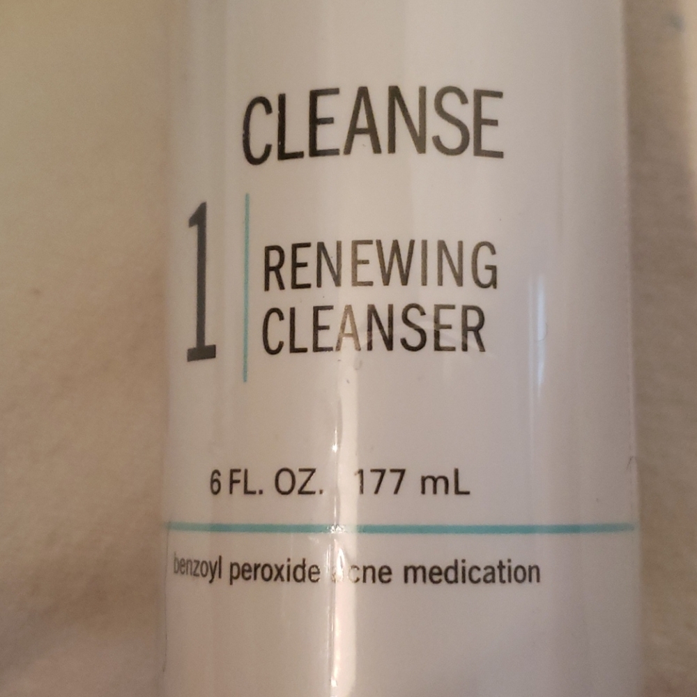 PROACTIV RENEWING CLEANSER - Picture 2 of 4